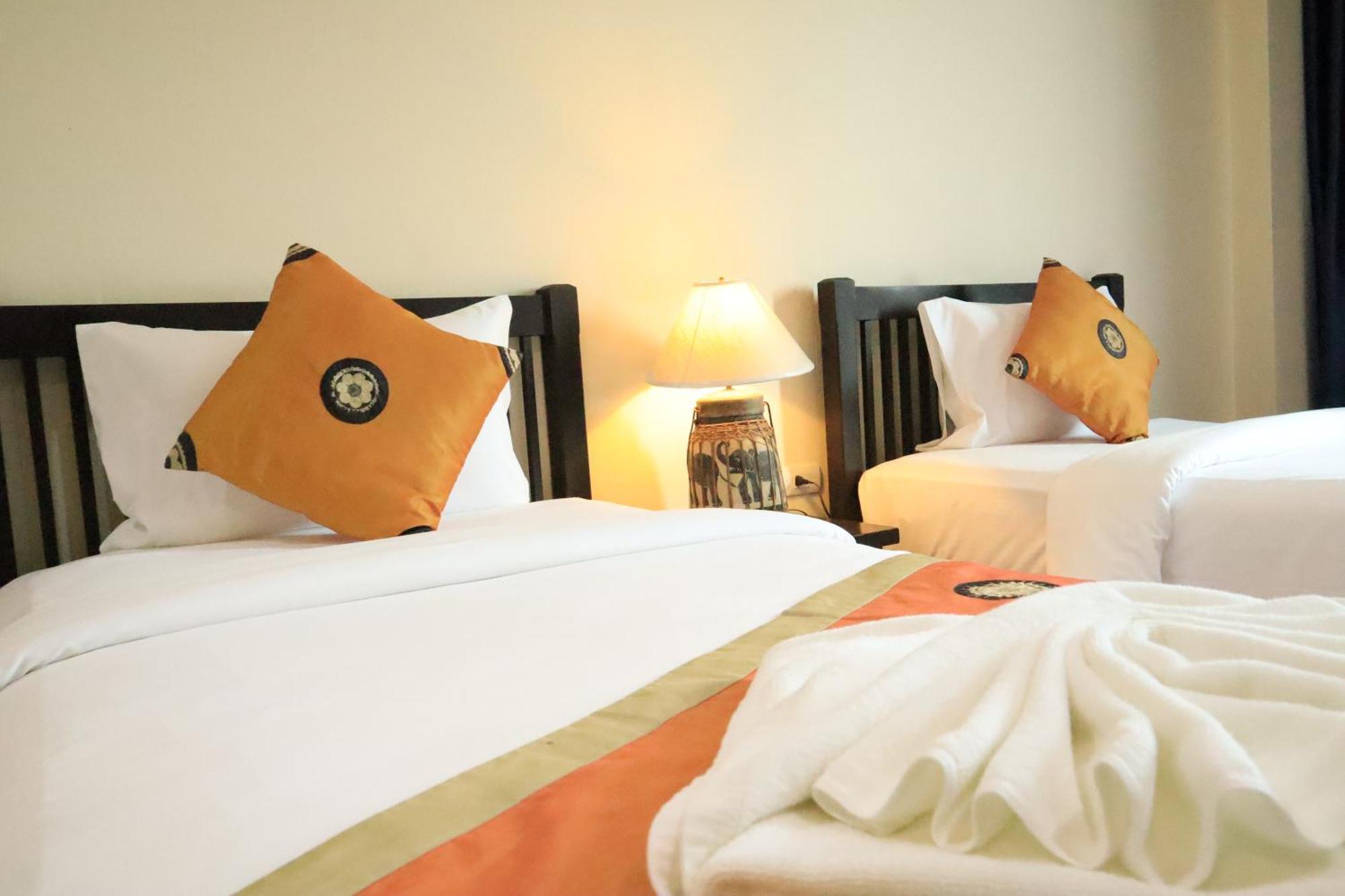 Harmony Patong Hotel Bagian luar foto