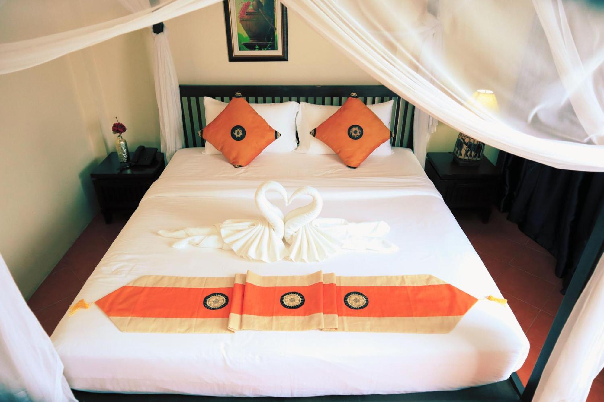 Harmony Patong Hotel Bagian luar foto